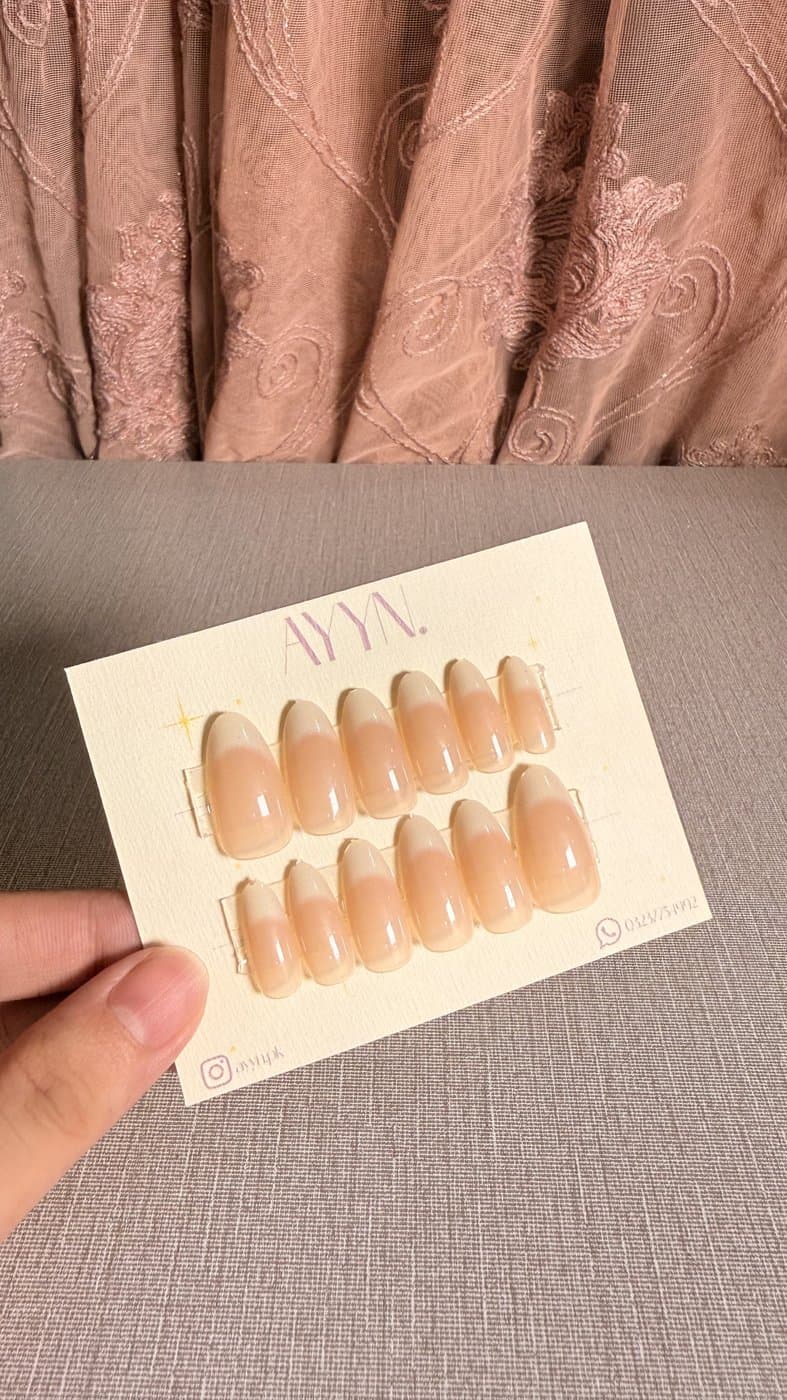 Pretty French — Design #18 press-on nails by AYYN. PKR 600